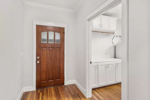 Entry Way - 522 S Walnut Ave, Luling, TX 78648 photo 3 of 4
