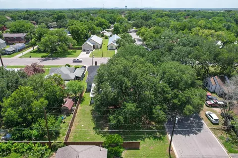 View/Area - 522 S Walnut Ave, Luling, TX 78648 photo 3 of 4
