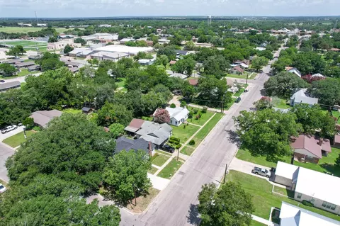 View/Area - 522 S Walnut Ave, Luling, TX 78648 photo 1 of 4