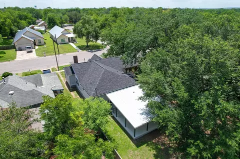 View/Area - 522 S Walnut Ave, Luling, TX 78648 photo 4 of 4