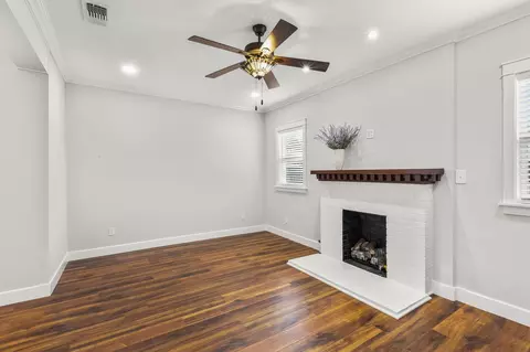 Living - 522 S Walnut Ave, Luling, TX 78648 photo 1 of 5