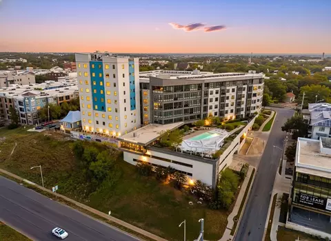 800 Embassy Dr #204, Austin, TX 78702
