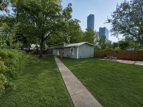 Exterior - 907 E 3rd St, Austin, TX 78702 photo 6 of 7