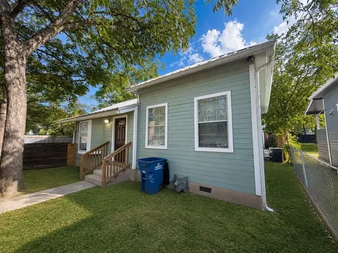 Exterior - 907 E 3rd St, Austin, TX 78702 photo 2 of 7