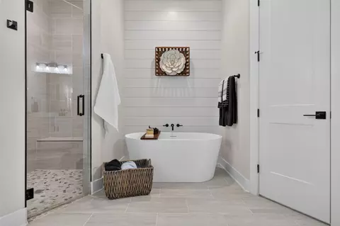 Bath - 108 Monroe Upton Ct, Blanco, TX 78606 photo 1 of 3