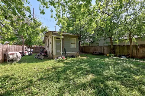 Exterior - 2909 E 5th St, Austin, TX 78702 photo 3 of 9