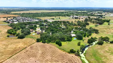 View/Area - 295 Oak Creek Cir, Luling, TX 78648 photo 4 of 7