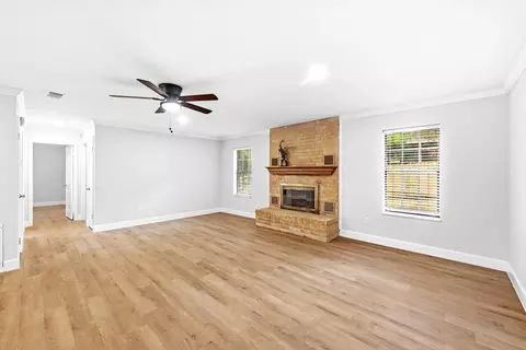 Living - 295 Oak Creek Cir, Luling, TX 78648 photo 3 of 5