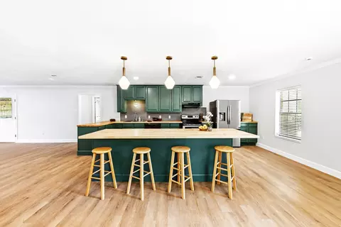 Kitchen - 295 Oak Creek Cir, Luling, TX 78648 photo 3 of 6