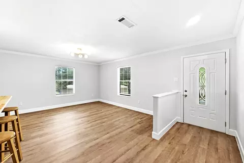 Living - 295 Oak Creek Cir, Luling, TX 78648 photo 5 of 5