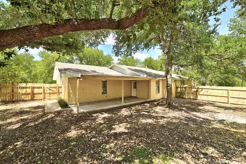 Exterior - 295 Oak Creek Cir, Luling, TX 78648 photo 3 of 8