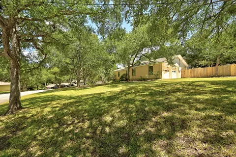 Exterior - 295 Oak Creek Cir, Luling, TX 78648 photo 5 of 8