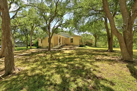 Exterior - 295 Oak Creek Cir, Luling, TX 78648 photo 2 of 8