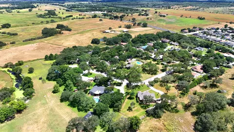 View/Area - 295 Oak Creek Cir, Luling, TX 78648 photo 3 of 7
