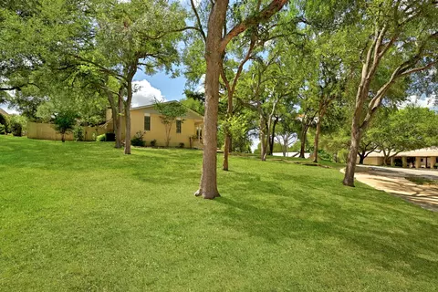 Exterior - 295 Oak Creek Cir, Luling, TX 78648 photo 6 of 8