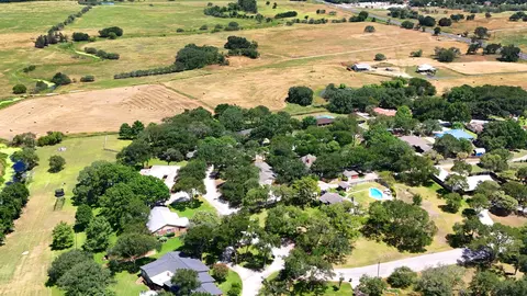 View/Area - 295 Oak Creek Cir, Luling, TX 78648 photo 2 of 7
