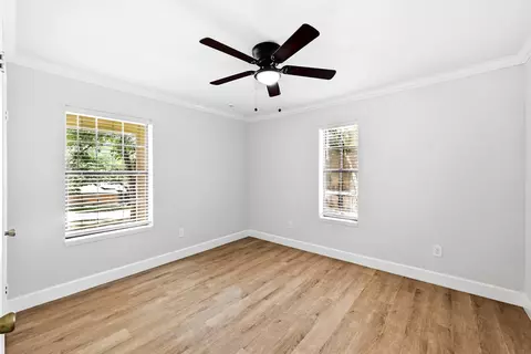 Bedroom - 295 Oak Creek Cir, Luling, TX 78648 photo 3 of 4
