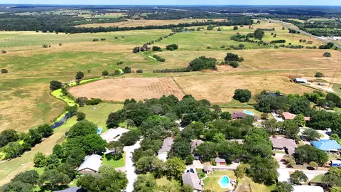 View/Area - 295 Oak Creek Cir, Luling, TX 78648 photo 1 of 7