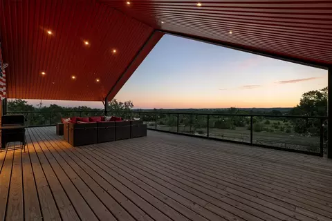 561 Broken Bit Trl, Dripping Springs, TX 78620