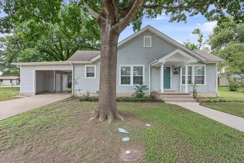 1607 N Harding Ave, Cameron, TX 76520