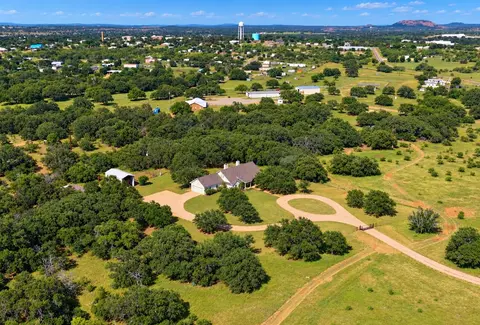627 Ranch Road 2323, Llano, TX 78643