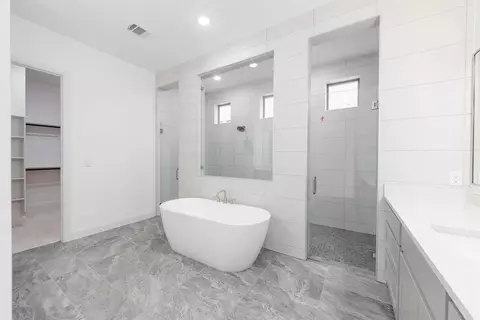 Bath - 400 Buckaroo Dr, Georgetown, TX 78633 photo 1 of 6
