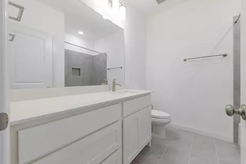Bath - 400 Buckaroo Dr, Georgetown, TX 78633 photo 4 of 6