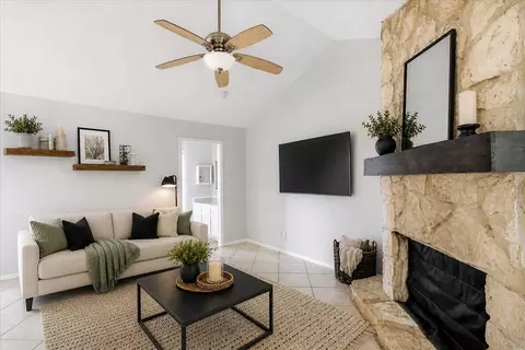 4307 S 1st St #206, Austin, TX 78745