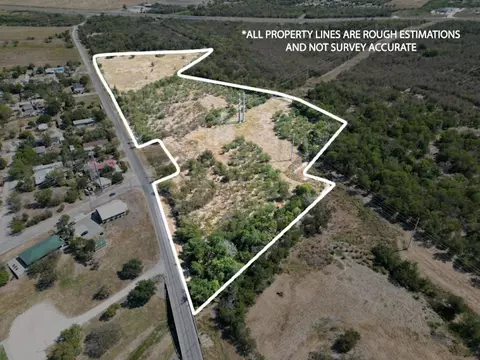 912 E Rio Grande St, Taylor, TX 76574