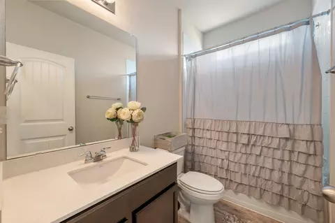 Bath - 133 Empress Tree Dr, Leander, TX 78641 photo 2 of 3
