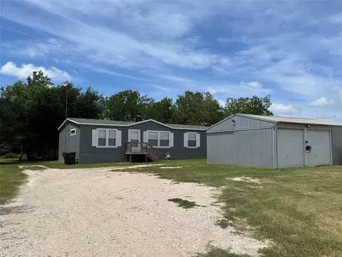 815 Track Rd, Dale, TX 78616