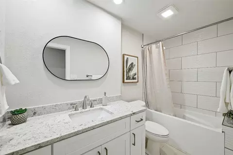 Bath - 1405 Gracy Dr, Austin, TX 78758 photo 1 of 3