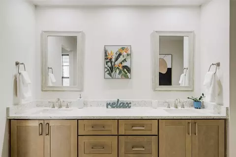 Bath - 1405 Gracy Dr, Austin, TX 78758 photo 3 of 3