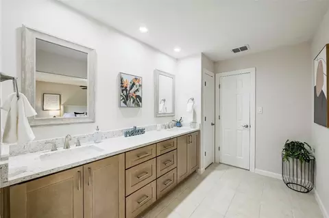 Bath - 1405 Gracy Dr, Austin, TX 78758 photo 2 of 3