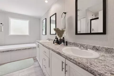 855 Roosevelt Rd, Luling, TX 78648 photo 7