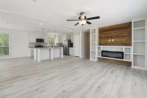 855 Roosevelt Rd, Luling, TX 78648 photo 13