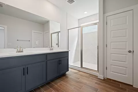 Bath - 368 Banff Dr, Kyle, TX 78640 photo 2 of 5