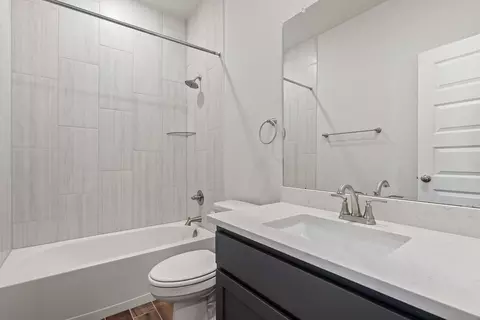 Bath - 368 Banff Dr, Kyle, TX 78640 photo 5 of 5