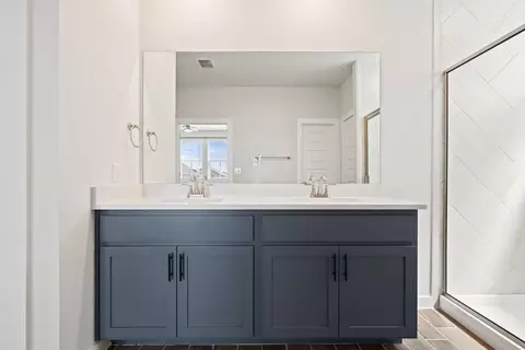 Bath - 368 Banff Dr, Kyle, TX 78640 photo 3 of 5