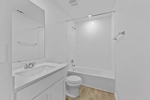 Bath - 1061 Phantom Hill Blvd, Buda, TX 78610 photo 2 of 2