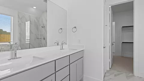 Bath - 17616 Rolling Dr, Manor, TX 78653 photo 3 of 3