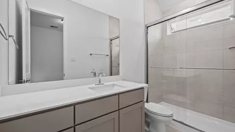 Bath - 17616 Rolling Dr, Manor, TX 78653 photo 2 of 3