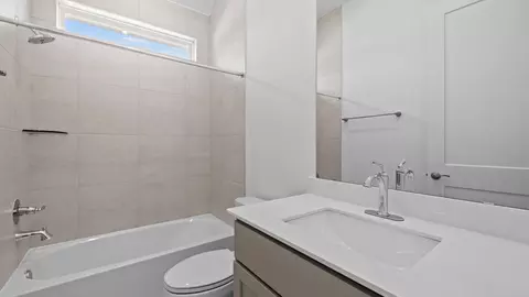 Bath - 17616 Rolling Dr, Manor, TX 78653 photo 1 of 3