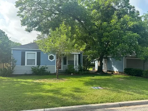 762 E Walnut St, La Grange, TX 78945