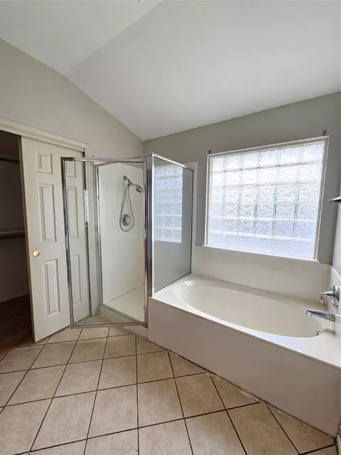 Bath - 4672 Mather, Kyle, TX 78640 photo 3 of 3