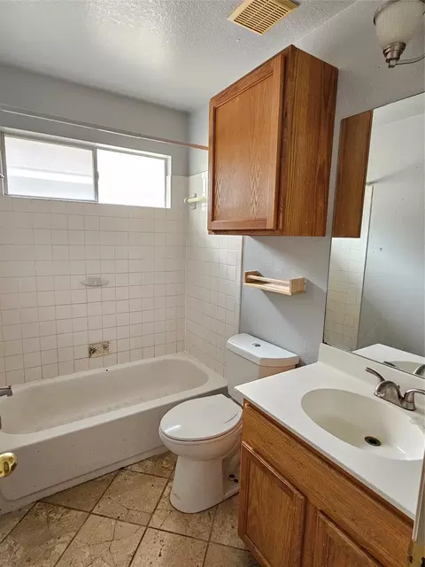 Bath - 4672 Mather, Kyle, TX 78640 photo 1 of 3