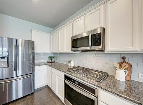 Kitchen - 284 Everglade Dr, Buda, TX 78610 photo 4 of 4