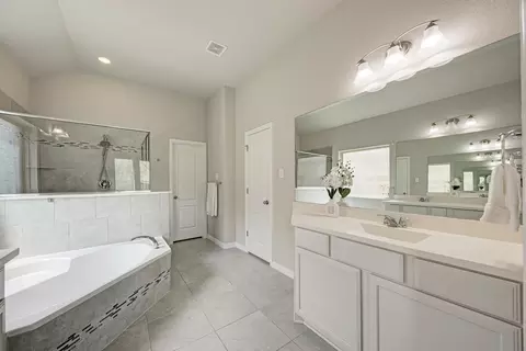 Bath - 284 Everglade Dr, Buda, TX 78610 photo 3 of 5