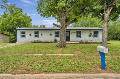 1002 S Pierce St, Burnet, TX 78611