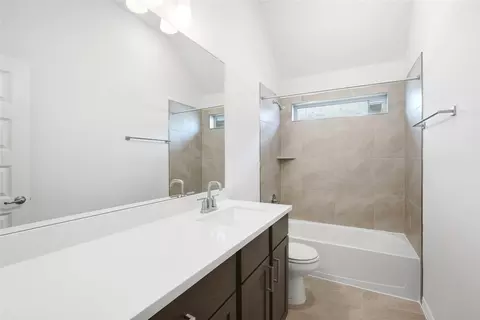 Bath - 408 Rubber Tree Way, Buda, TX 78610 photo 4 of 5